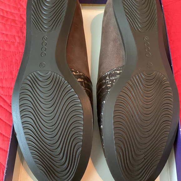 Brown “Ecco” Flats size 8 in US, I think. - Picture 5 of 6
